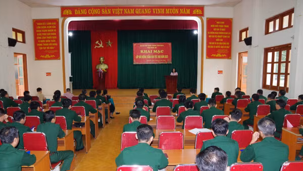 BĐBP Nghệ An tổ chức lớp học tiếng Thái cho 50 cán bộ, nhân viên các đơn vị.