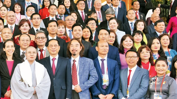 Các đại biểu trí thức, kiều bào tham dự Xuân quê hương 2023. (Ảnh: KHÁNH AN) 