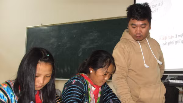  Hơn 90% số học sinh nữ người dân tộc H’Mông các vùng khó khăn của tỉnh Sơn La được đi học.