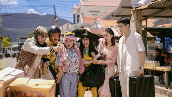 “Bộ tứ báo thủ” được xem là phim có liều lượng quảng cáo lồng trong nội dung đậm nhất từ trước tới nay. Ảnh | ĐPCC