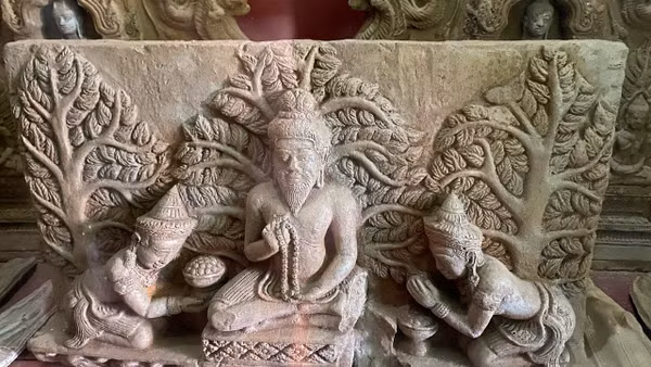 Bức phù điêu cổ có tuổi đời xấp xỉ 8 thế kỷ.