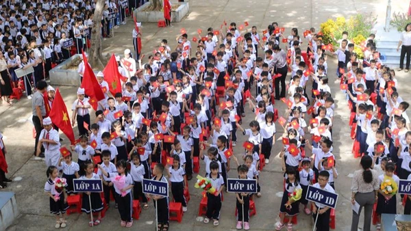 Trường Tiểu học Đài Sơn, thành phố Phan Rang-Tháp Chàm tổ chức tổng duyệt chương trình chuẩn bị cho lễ khai giảng năm học mới 2024-2025 diễn ra vào ngày 5/9. (Ảnh: NGUYỄN TRUNG)