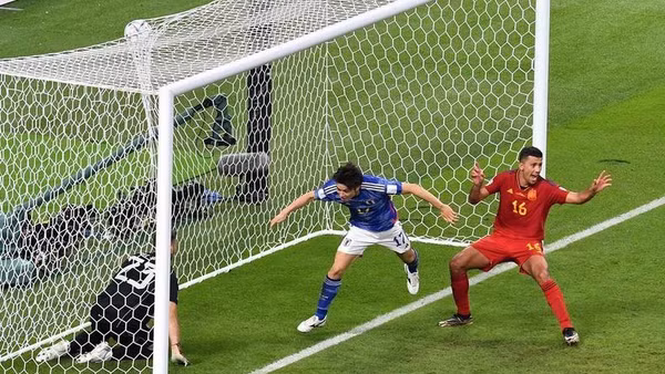 Trận đấu giữa Nhật Bản và Tây Ban Nha diễn ra cùng lúc cuộc đối đầu giữa Đức và Costa Rica cùng ở bảng E, rạng sáng 2/12 (giờ Việt Nam). (Ảnh: Reuters)