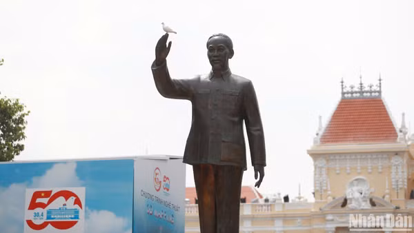 Công viên Tượng đài Chủ tịch Hồ Chí Minh tại Quận 1. 