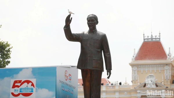 Công viên Tượng đài Chủ tịch Hồ Chí Minh tại Quận 1. 