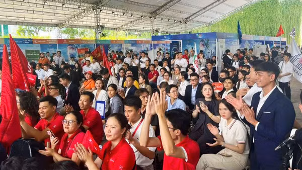  CaraWorld Career Day 2024 - The Nextgen Realty thu hút các bạn trẻ tham dự và ứng tuyển.