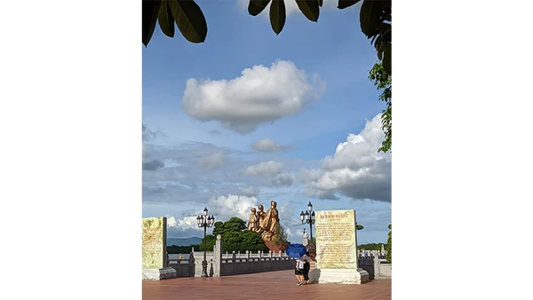 Quảng trường Chiến thắng Bạch Đằng.