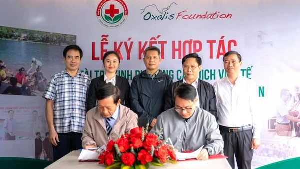 Ký kết, tài trợ kinh phí cung cấp dịch vụ cấp cứu ở khu vực thị trấn Phong Nha, huyện Bố Trạch (Quảng Bình).