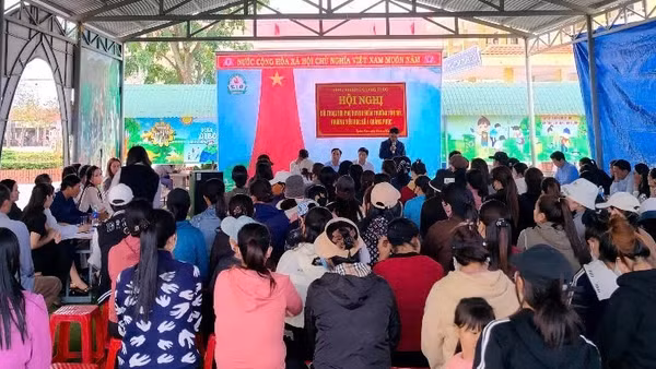 Phường Quảng Phúc tổ chức đối thoại nhưng phụ huynh vẫn không đồng ý cho con em đến học ở trường chính.