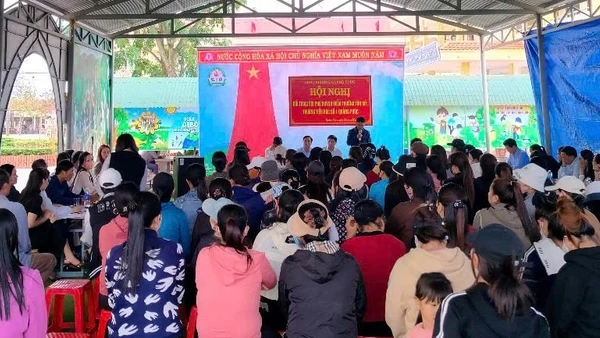 Phường Quảng Phúc tổ chức đối thoại nhưng phụ huynh vẫn không đồng ý cho con em đến học ở trường chính.