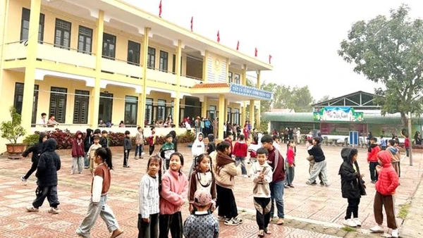 Học sinh điểm trường Tân Mỹ đã đến học tại trường chính của phường. (Ảnh: CH)