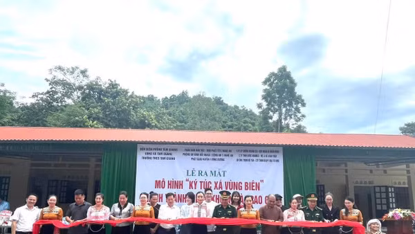 Khai trương "Ký túc xá đường biên" ở trường THCS Tam Quang.