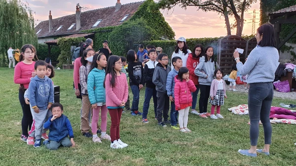 Một buổi học ngoài trời của nhóm Cánh Diều.