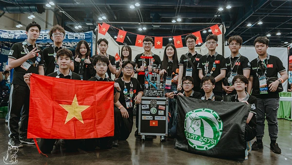 Đội tuyển Robotics Trường THPT chuyên Hà Nội - Amsterdam xuất sắc giành ngôi Á quân tại Vòng chung kết giải đấu robot lớn nhất thế giới The FIRST Tech Challenge World Championship tại Hoa Kỳ ngày 20/4/2025.