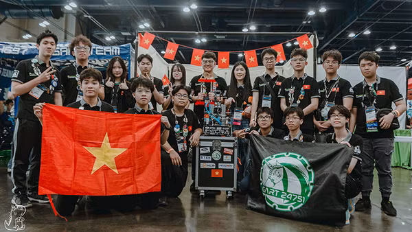 Đội tuyển Robotics Trường THPT chuyên Hà Nội - Amsterdam xuất sắc giành ngôi Á quân tại Vòng chung kết giải đấu robot lớn nhất thế giới The FIRST Tech Challenge World Championship tại Hoa Kỳ ngày 20/4/2025.