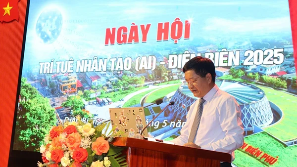 Ông Lê Thành Đô, Phó Bí thư Tỉnh ủy, Chủ tịch Ủy ban nhân dân tỉnh Điện Biên đã phát động “Chiến dịch Điện Biên Phủ-Hành trình phủ AI” và phong trào “Bình dân học vụ số” tại sự kiện.