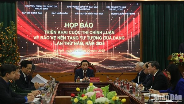 Quang cảnh buổi họp báo phát động Cuộc thi chính luận về bảo vệ nền tảng tư tưởng của Đảng lần thứ năm. (Ảnh: HẢI ĐĂNG)