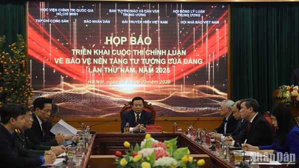 Quang cảnh buổi họp báo phát động Cuộc thi chính luận về bảo vệ nền tảng tư tưởng của Đảng lần thứ năm. (Ảnh: HẢI ĐĂNG)