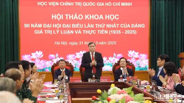 Quang cảnh Hội thảo khoa học "90 năm Đại hội đại biểu lần thứ nhất của Đảng - Giá trị lý luận và thực tiễn". (Ảnh: HẢI ĐĂNG)