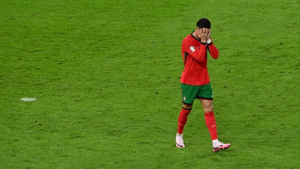 Ronaldo có một kỳ EURO thực sự đáng quên. (Ảnh: Reuters) 