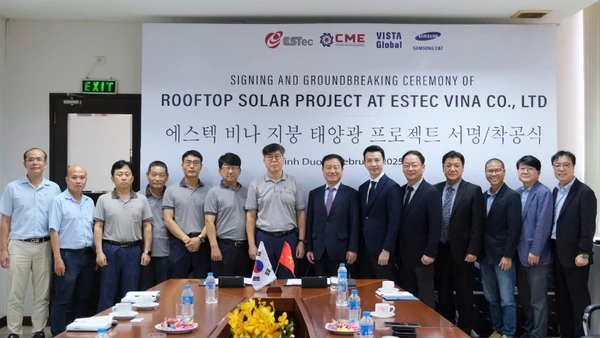Đại diện CME Solar, CME-Vista và Estec Vina thống nhất triển khai dự án năng lượng mặt trời áp mái tại nhà máy Estec Vina.