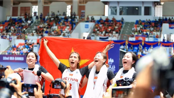 Đội tuyển bóng rổ nữ 3x3 Việt Nam xuất sắc giành Huy chương Vàng bóng rổ đầu tiên trong lịch sử các kỳ SEA Games cho thể thao Việt Nam. (Ảnh: TTXVN)