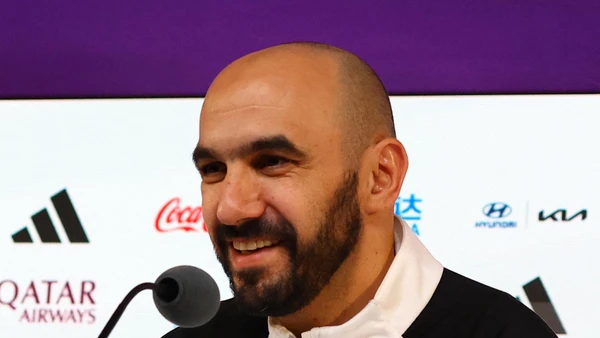 Huấn luyện viên Maroc Walid Regragui trong buổi họp báo trước trận tranh hạng ba với Croatia. (Ảnh: Reuters)