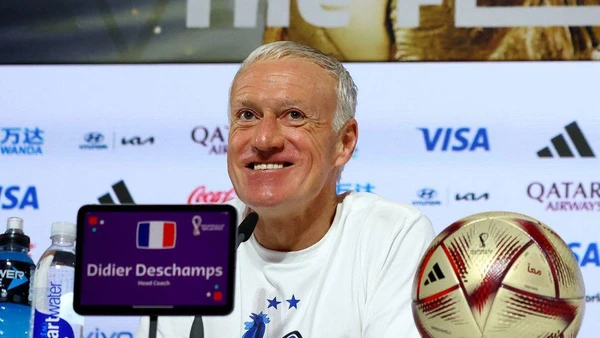 Huấn luyện viên Didier Deschamps trong buổi họp báo trước trận chung kết với Argentina. (Ảnh: Reuters)