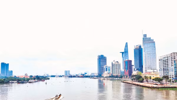 Thành phố Hồ Chí Minh đã hồi phục mạnh mẽ, tràn đầy sức sống. Ảnh: MẠNH HẢO