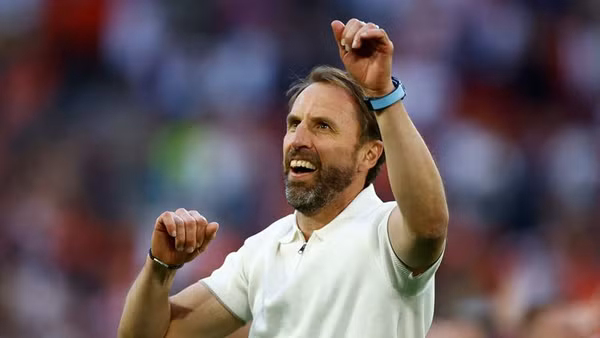 HLV Gareth Southgate vui mừng sau khi Anh giành quyền vào bán kết. (Ảnh: Reuters) 