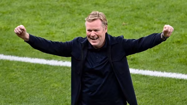 HLV Ronald Koeman ăn mừng sau trận đấu với Thổ Nhĩ Kỳ. (Ảnh: Reuters) 