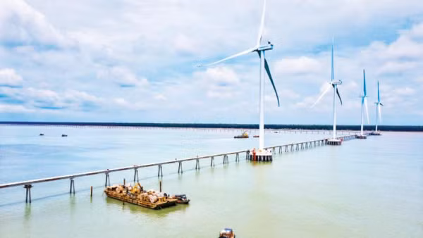 Các trang trại điện gió và điện mặt trời sẽ là nguồn cung cấp năng lượng dồi dào để sản xuất hydro xanh. Ảnh: Ngọc Hương 