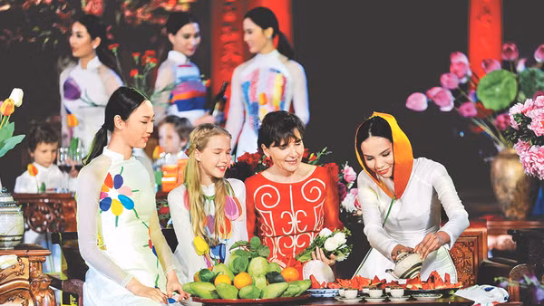 Các giá trị truyền thống tốt đẹp là bệ đỡ cho hệ giá trị con người Việt Nam mới.Ảnh: Thanh Giang