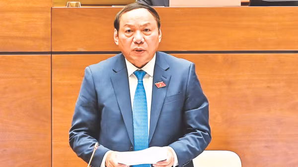 Bộ trưởng Văn hóa, Thể thao và Du lịch Nguyễn Văn Hùng.