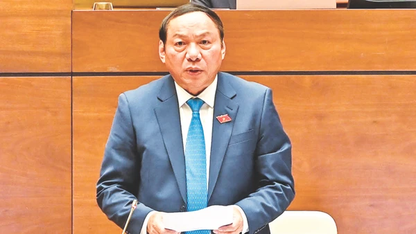 Bộ trưởng Văn hóa, Thể thao và Du lịch Nguyễn Văn Hùng.