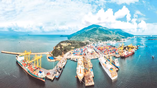 Cảng Đà Nẵng - cửa ngõ giao thương hàng hải cho miền trung-Tây Nguyên và quốc tế.