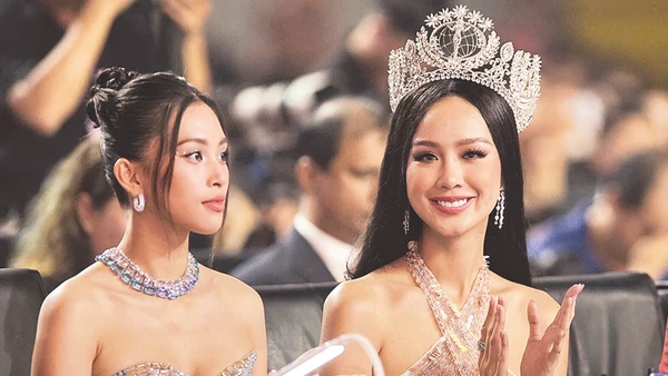 Lê Nguyễn Bảo Ngọc (bên phải), Hoa hậu Liên lục địa 2022 và Hoa hậu Việt Nam 2018 Trần Tiểu Vy trên hàng ghế Ban giám khảo cuộc thi Hoa hậu Việt Nam 2022. Ảnh: Phú Thọ