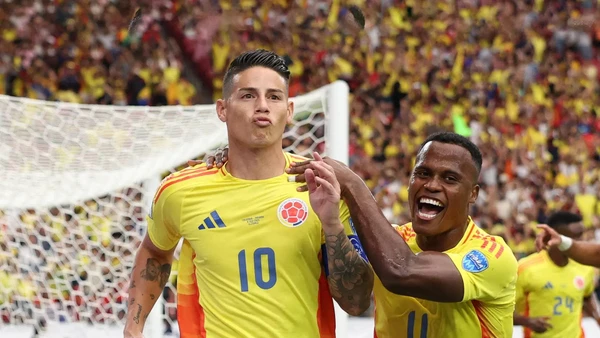 James Rodriguez (trái) giành danh hiệu Cầu thủ xuất sắc nhất Copa America 2024.