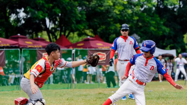 Nội dung bóng chày năm người rất phù hợp phát triển trong điều kiện trường học Việt Nam. Ảnh: Hoàng Khánh.