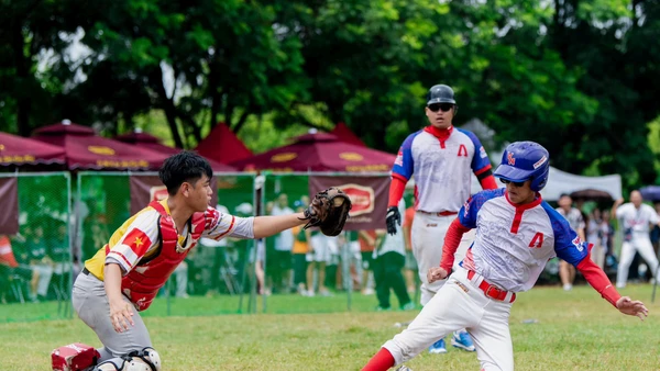 Nội dung bóng chày năm người rất phù hợp phát triển trong điều kiện trường học Việt Nam. Ảnh: Hoàng Khánh.
