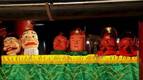 Múa rối chầu Thánh tại chùa Đại Bi, huyện Nam Trực, tỉnh Nam Định, một nghi lễ tâm linh độc đáo chỉ có trong dịp lễ hội. 