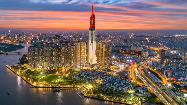 Kiều hối là nguồn lực tài chính quan trọng đóng góp vào phát triển kinh tế-xã hội Thành phố Hồ Chí Minh trong thời gian qua. Ảnh: TTXVN