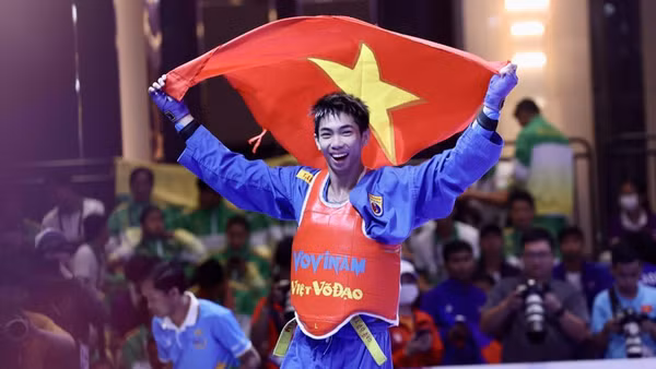 Nguyễn Thanh Liêm sau khi thắng áp đảo đối thủ Emmanuel Dailay Cantores (Philippines) ở chung kết. (Ảnh: Hoàng Linh/TTXVN) 