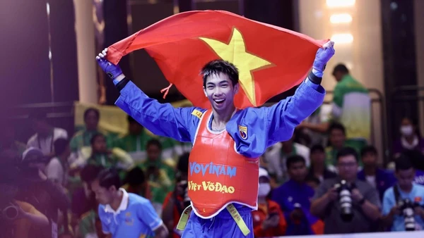 Nguyễn Thanh Liêm sau khi thắng áp đảo đối thủ Emmanuel Dailay Cantores (Philippines) ở chung kết. (Ảnh: Hoàng Linh/TTXVN) 