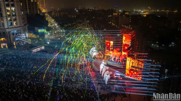 Chương trình "Hòa nhạc Ánh sáng - Chào năm mới 2025"do Báo Nhân Dân phối hợp cùng Ủy ban nhân dân thành phố Hà Nội tổ chức tháng 1/2025. (Ảnh nhandan.vn)