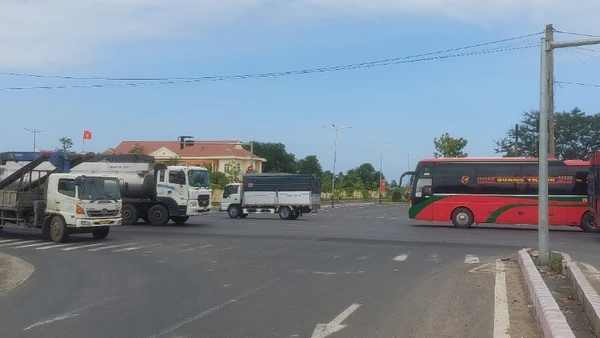 Quốc lộ 29, đoạn giao nhau với Quốc lộ 1 qua thị xã Đông Hòa, tỉnh Phú Yên.