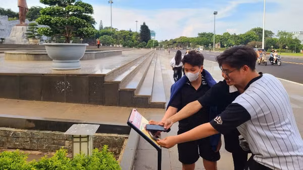 Giới trẻ thích thú với trải nghiệm Dự án “Yêu lắm Việt Nam”.