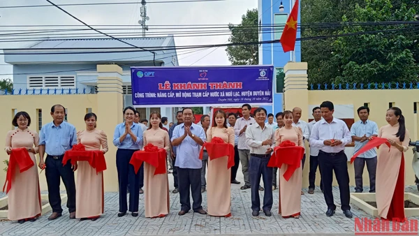 Lễ cắt băng khánh thành công trình nâng cấp, mở rộng trạm cấp nước xã Ngũ Lạc, huyện Duyên Hải.