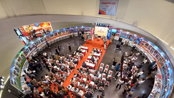 Toàn cảnh cuộc tọa đàm "Hội ngộ giải A Giải Báo chí Quốc gia" tại Hội Báo toàn quốc năm 2023. Nguồn: hoinhabao.vn.