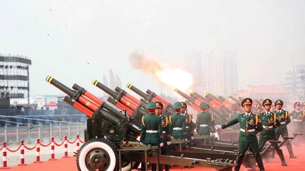 Video cận cảnh 21 loạt đại bác mừng đại lễ 30/4 